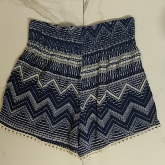 Rue 21 Blue Chevron Boho Loose Shorts - Picture 2 of 4